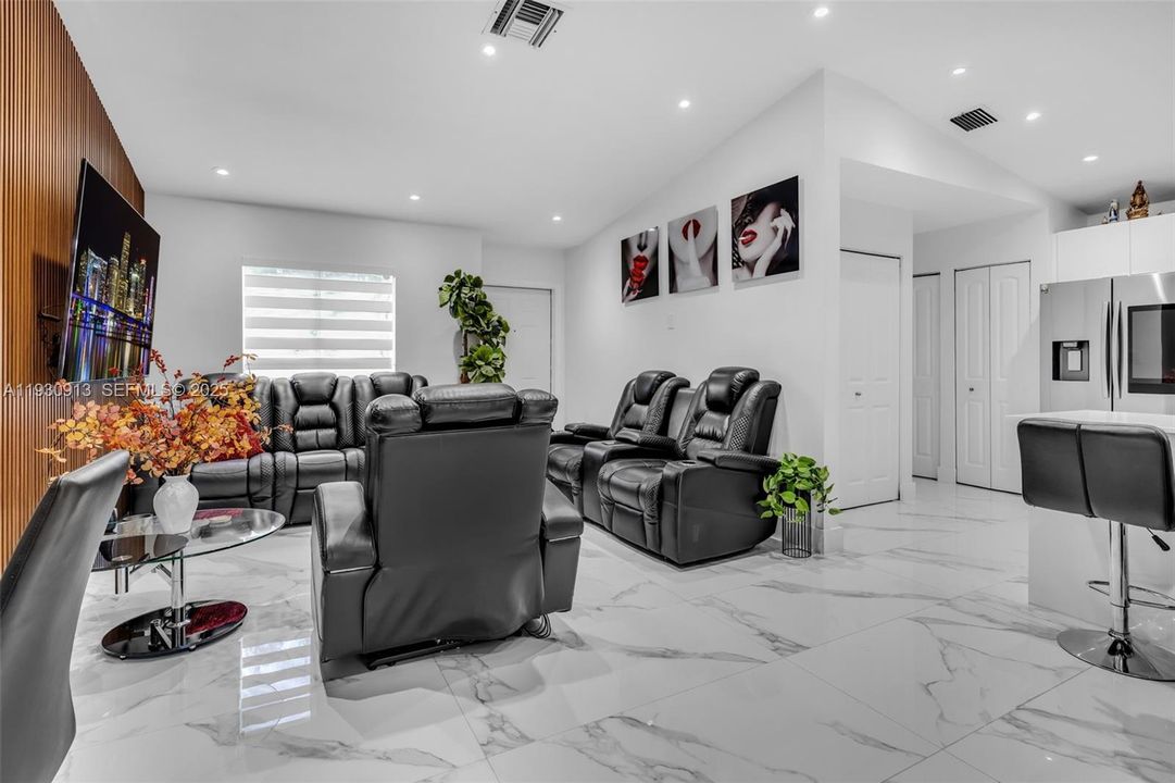 For Rent: $3,300 (3 beds, 2 baths, 1185 Square Feet)