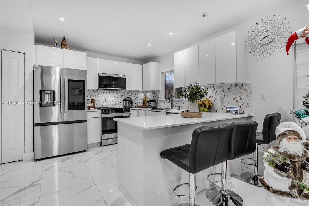 For Rent: $3,300 (3 beds, 2 baths, 1185 Square Feet)