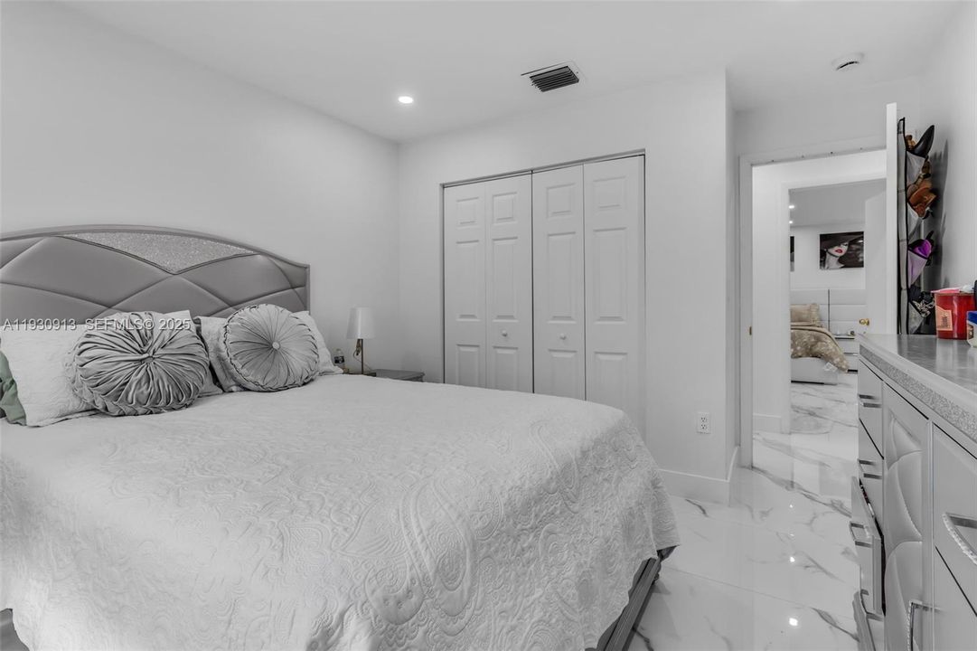 For Rent: $3,300 (3 beds, 2 baths, 1185 Square Feet)