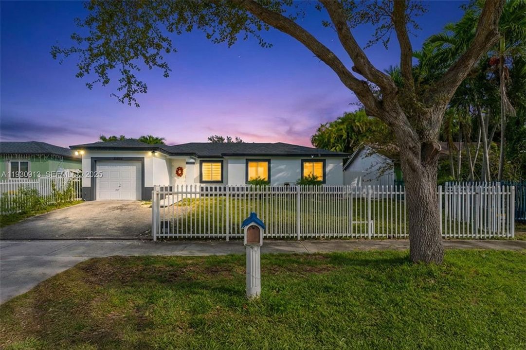 For Rent: $3,300 (3 beds, 2 baths, 1185 Square Feet)