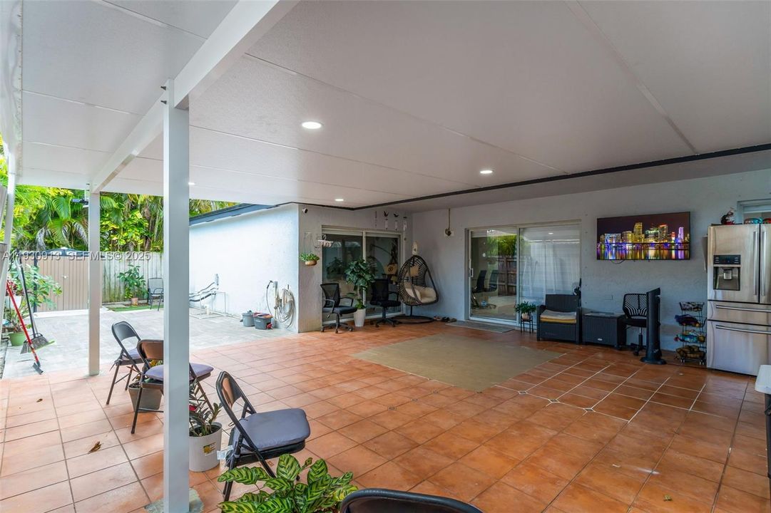 For Rent: $3,300 (3 beds, 2 baths, 1185 Square Feet)