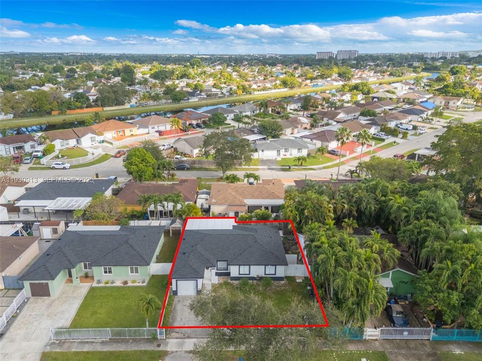 For Rent: $3,300 (3 beds, 2 baths, 1185 Square Feet)