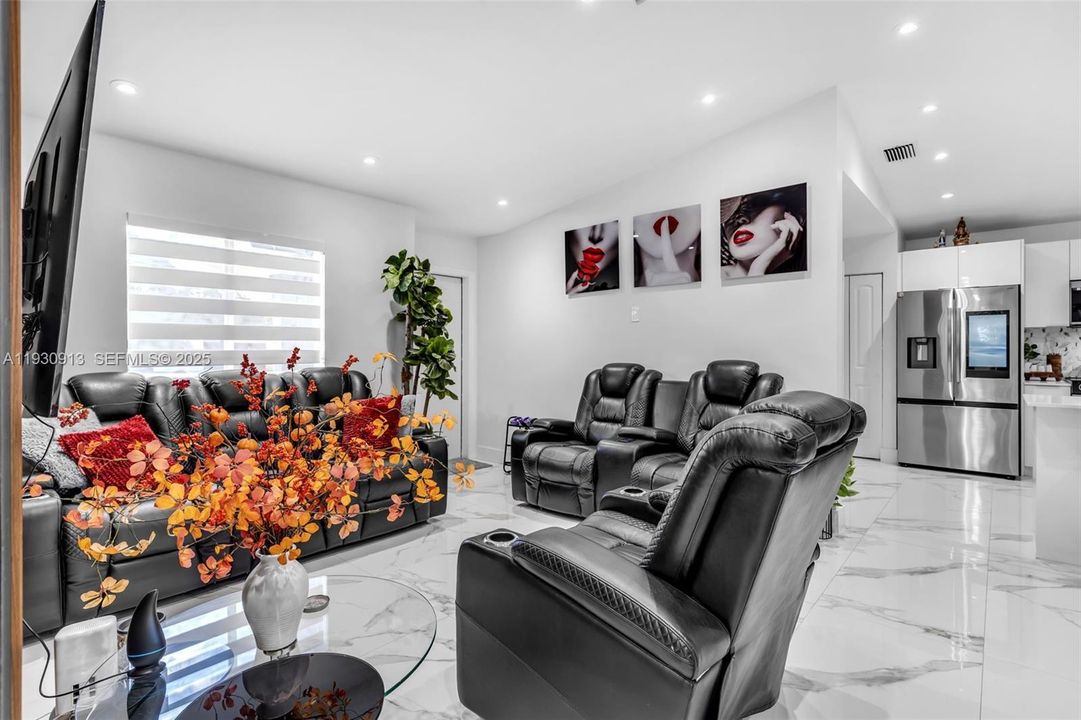 For Rent: $3,300 (3 beds, 2 baths, 1185 Square Feet)