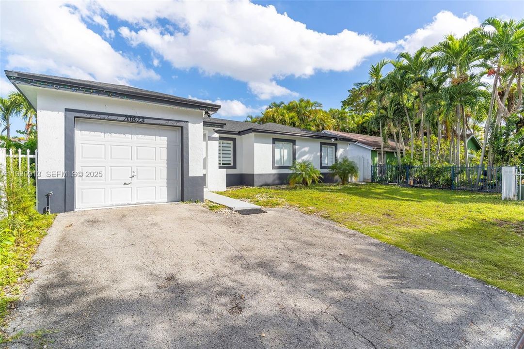 For Rent: $3,300 (3 beds, 2 baths, 1185 Square Feet)