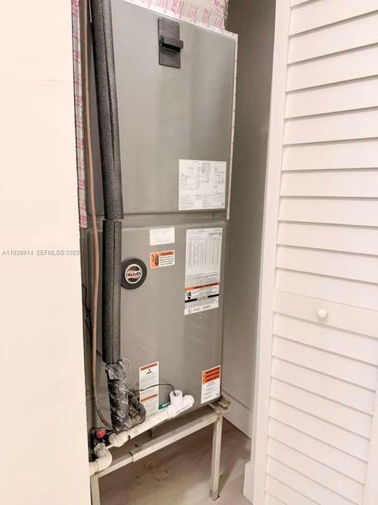 For Sale: $459,000 (4 beds, 2 baths, 1215 Square Feet)