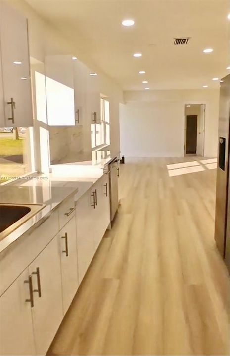 待售: $465,000 (4 贝兹, 2 浴室, 1215 平方英尺)