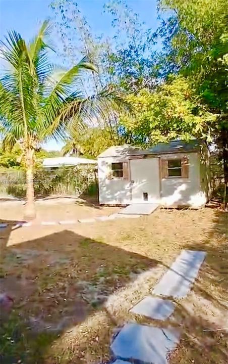 For Sale: $459,000 (4 beds, 2 baths, 1215 Square Feet)