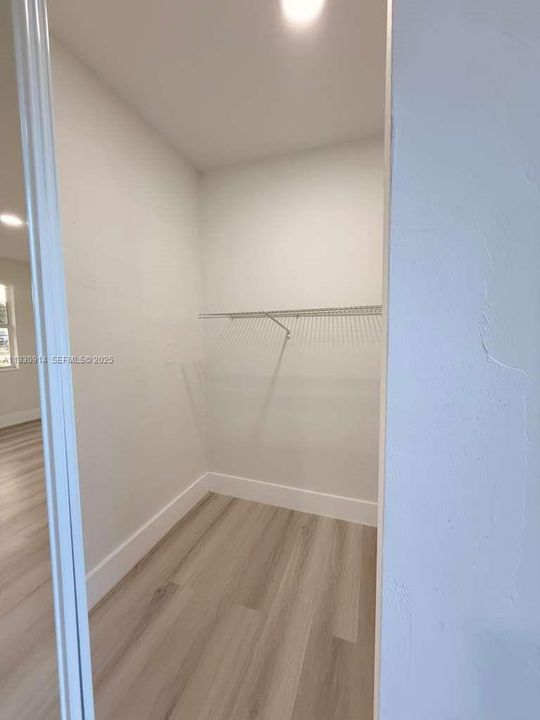 For Sale: $459,000 (4 beds, 2 baths, 1215 Square Feet)