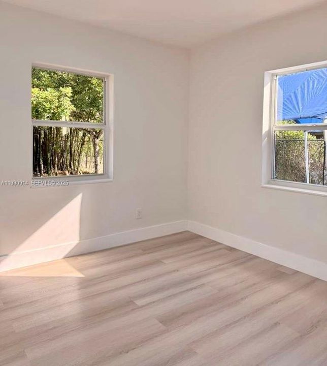 For Sale: $459,000 (4 beds, 2 baths, 1215 Square Feet)