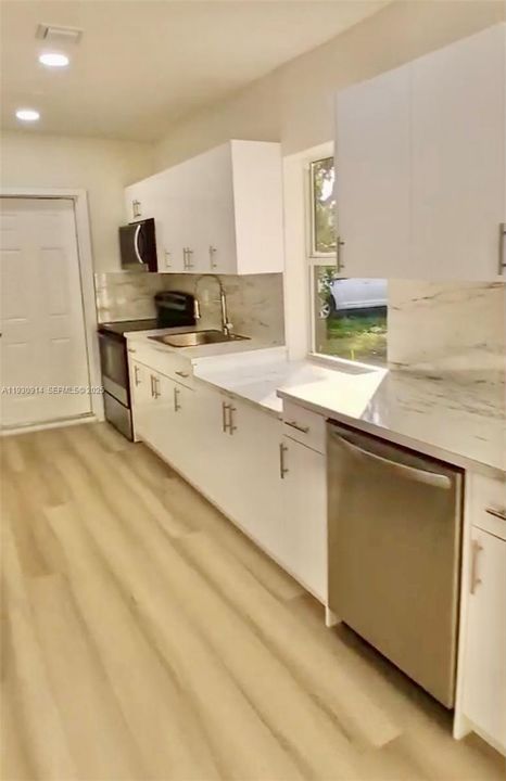 待售: $465,000 (4 贝兹, 2 浴室, 1215 平方英尺)