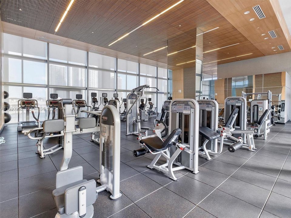 For Sale: $609,000 (2 beds, 2 baths, 964 Square Feet)