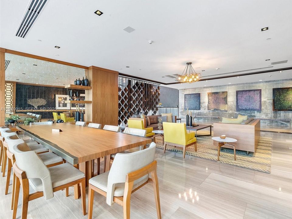 For Sale: $609,000 (2 beds, 2 baths, 964 Square Feet)