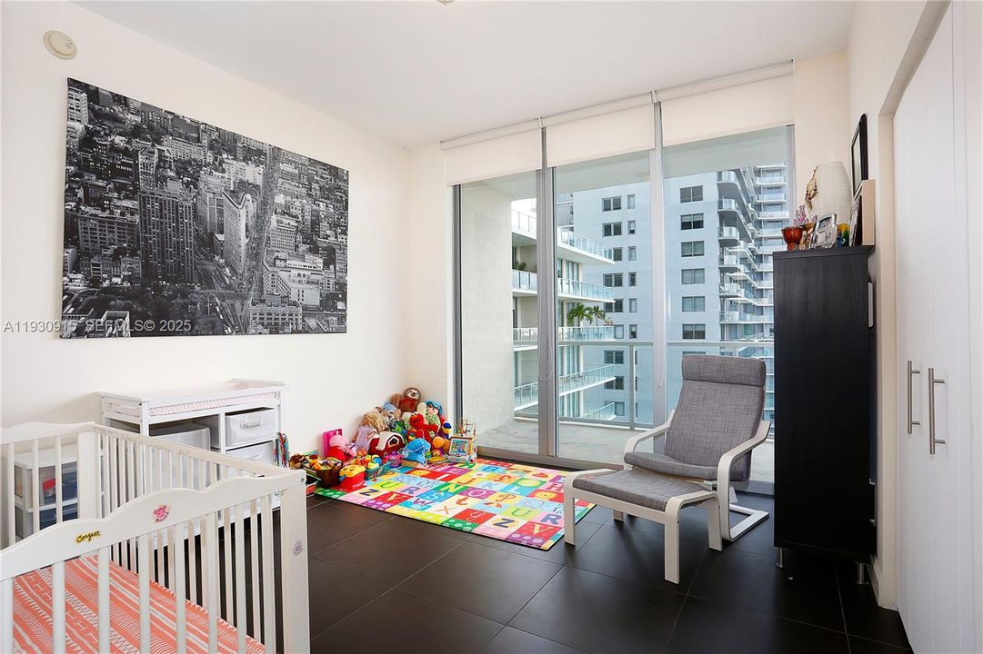 For Sale: $609,000 (2 beds, 2 baths, 964 Square Feet)