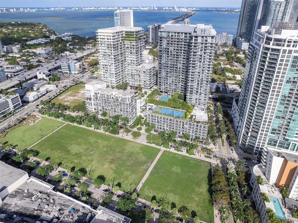 For Sale: $609,000 (2 beds, 2 baths, 964 Square Feet)