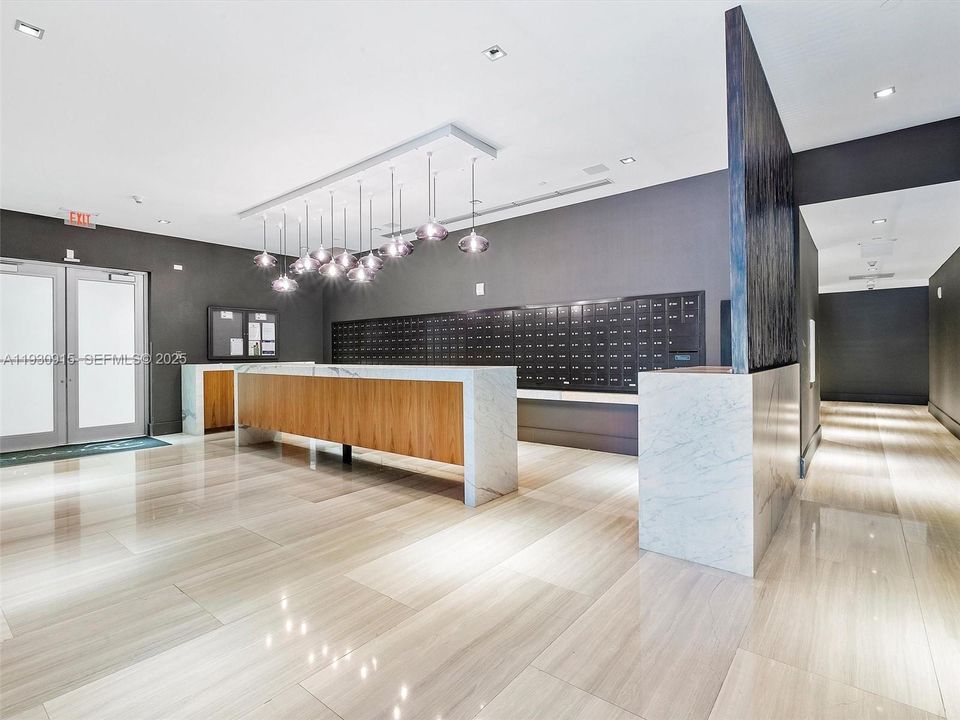 For Sale: $609,000 (2 beds, 2 baths, 964 Square Feet)