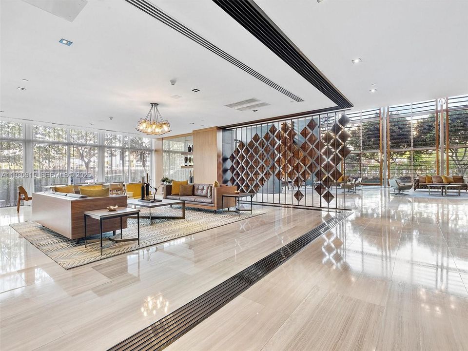 For Sale: $609,000 (2 beds, 2 baths, 964 Square Feet)