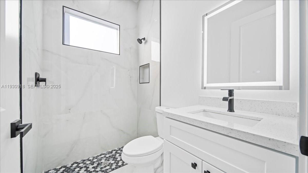 На продажу: $289,999 (3 спален, 2 ванн, 1270 Квадратных фут)