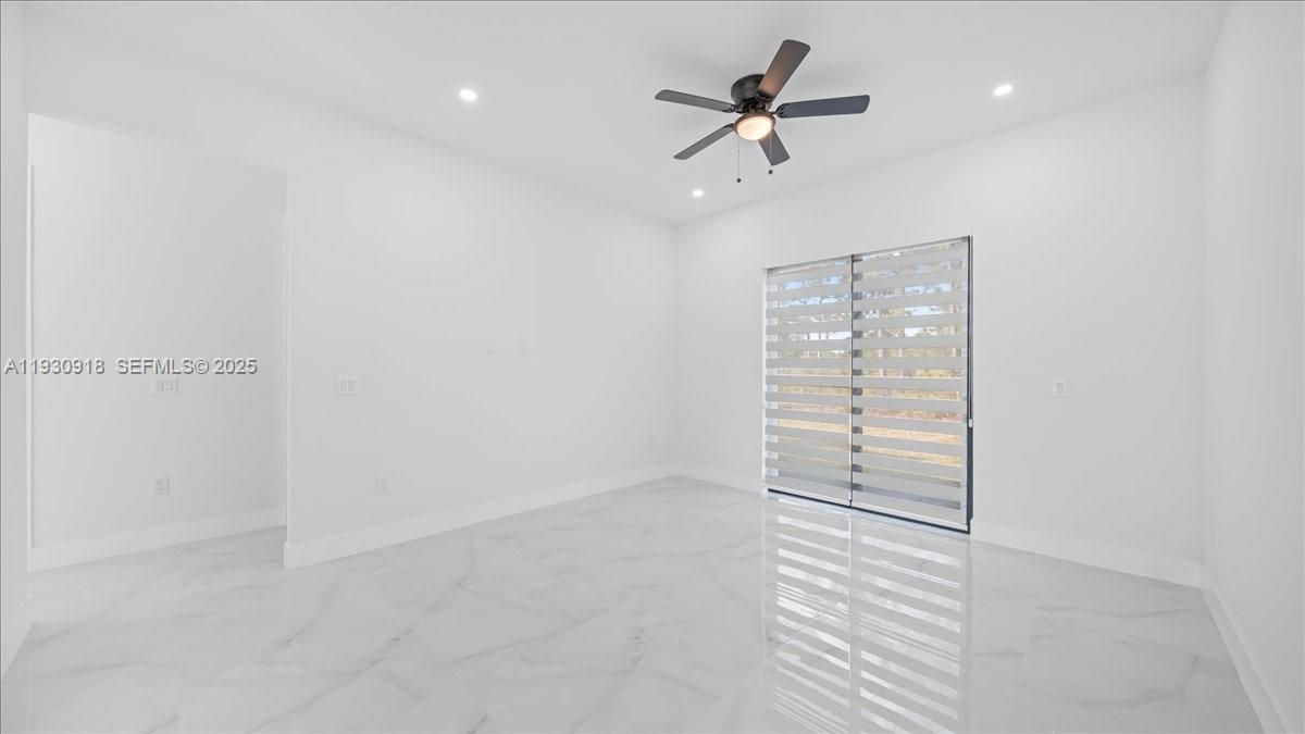 На продажу: $289,999 (3 спален, 2 ванн, 1270 Квадратных фут)