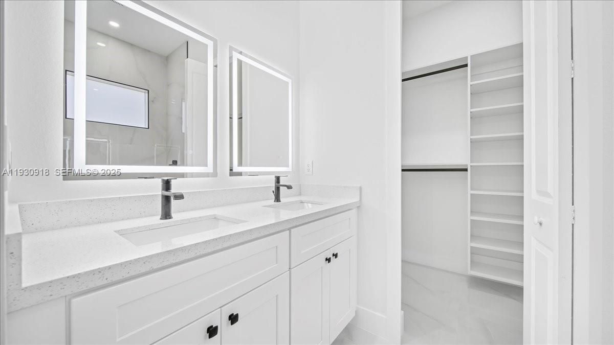 На продажу: $289,999 (3 спален, 2 ванн, 1270 Квадратных фут)