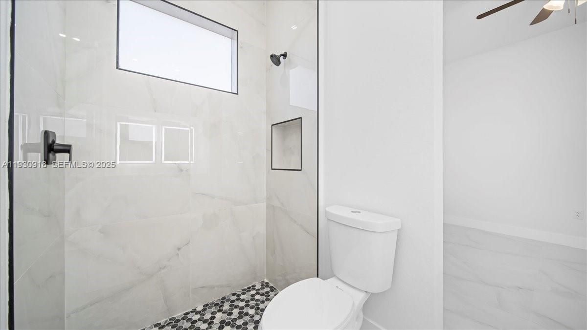 На продажу: $289,999 (3 спален, 2 ванн, 1270 Квадратных фут)