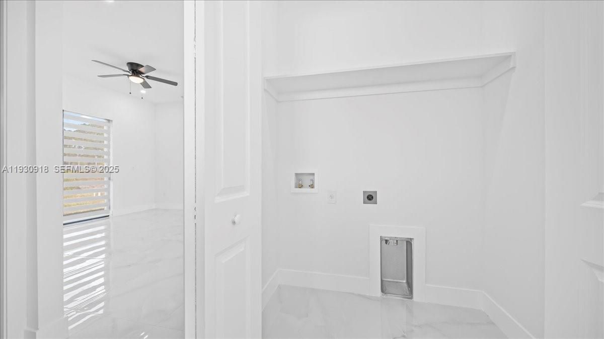 На продажу: $289,999 (3 спален, 2 ванн, 1270 Квадратных фут)