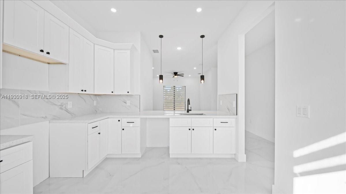 На продажу: $289,999 (3 спален, 2 ванн, 1270 Квадратных фут)