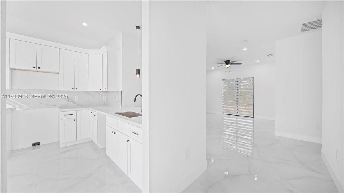 На продажу: $289,999 (3 спален, 2 ванн, 1270 Квадратных фут)