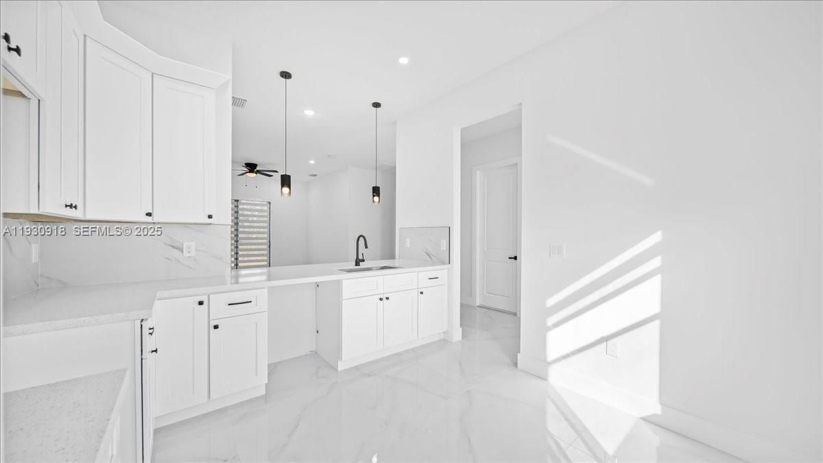 На продажу: $289,999 (3 спален, 2 ванн, 1270 Квадратных фут)