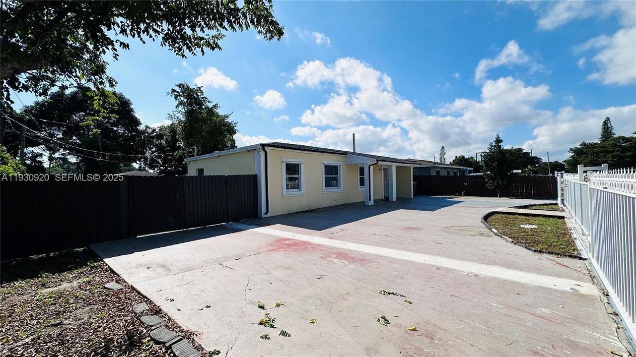 出租: $2,600 (3 贝兹, 2 浴室, 1272 平方英尺)