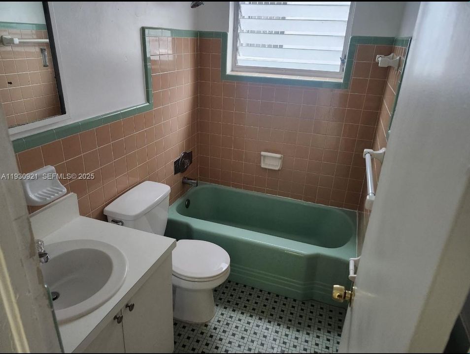 В аренду: $1,650 (1 спален, 1 ванн, 900 Квадратных фут)