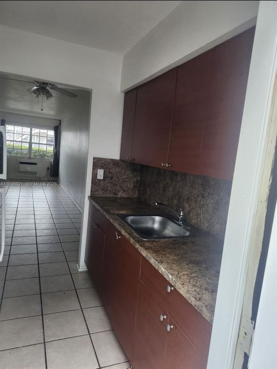 В аренду: $1,650 (1 спален, 1 ванн, 900 Квадратных фут)