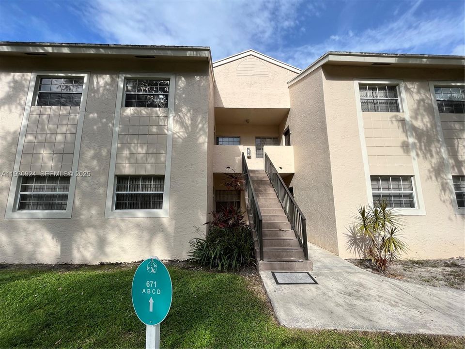 En Renta: $2,300 (3 camas, 2 baños, 974 Pies cuadrados)