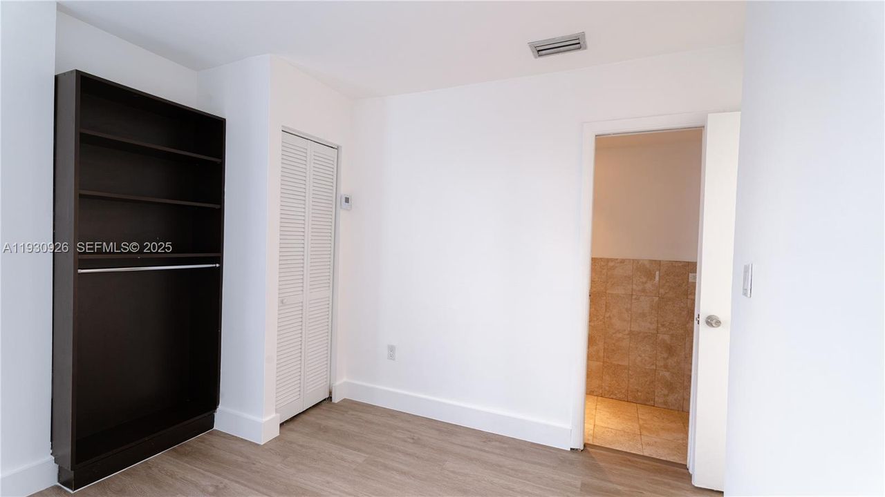 For Rent: $2,400 (2 beds, 1 baths, 807 Square Feet)