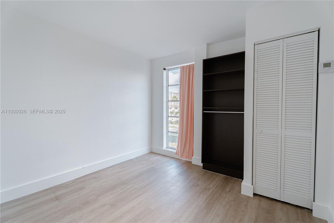 For Rent: $2,400 (2 beds, 1 baths, 807 Square Feet)