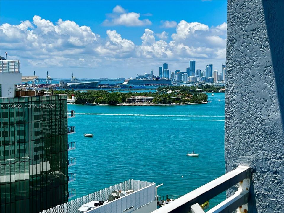 For Sale: $820,000 (2 beds, 2 baths, 1262 Square Feet)