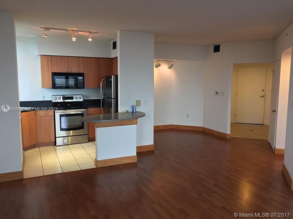 For Sale: $820,000 (2 beds, 2 baths, 1262 Square Feet)