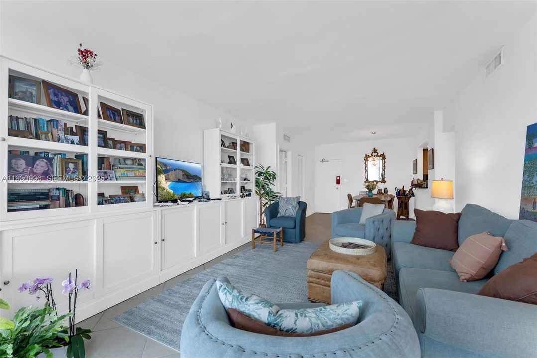 For Rent: $3,600 (2 beds, 2 baths, 1190 Square Feet)