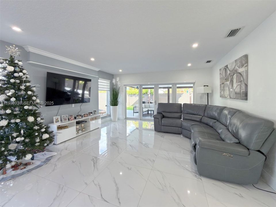 待售: $1,099,000 (4 贝兹, 2 浴室, 1716 平方英尺)