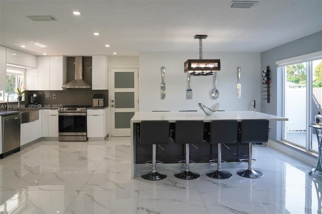 待售: $1,099,000 (4 贝兹, 2 浴室, 1716 平方英尺)