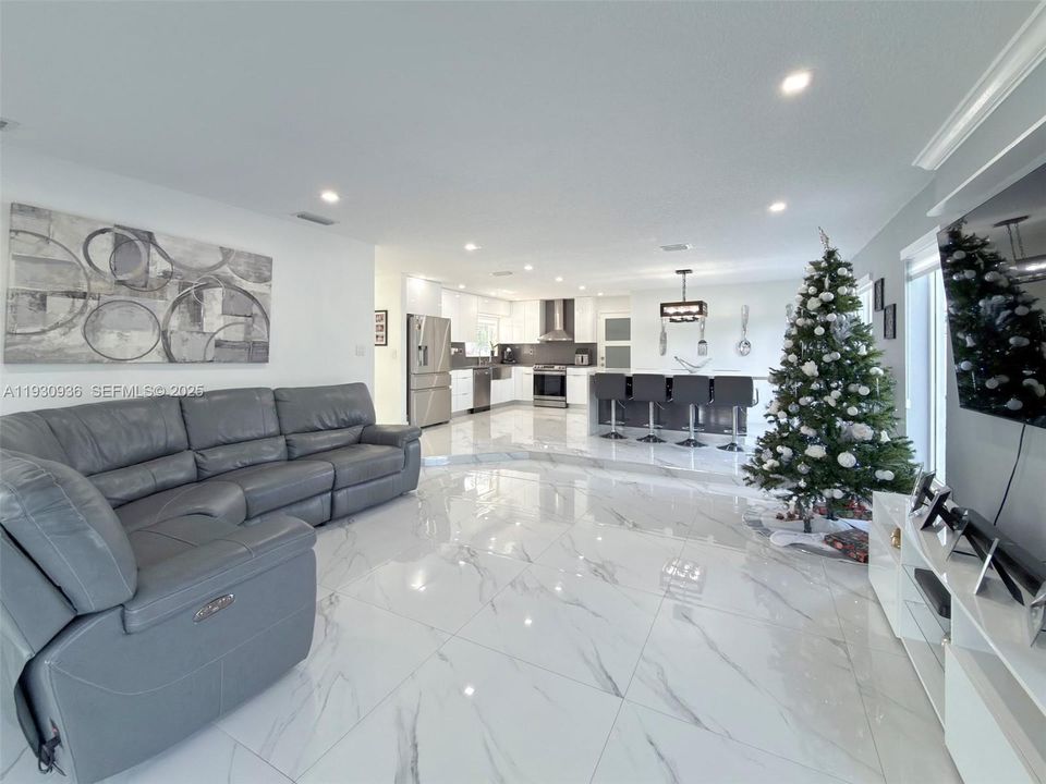 待售: $1,099,000 (4 贝兹, 2 浴室, 1716 平方英尺)