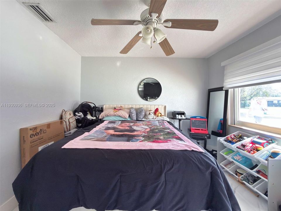 待售: $1,099,000 (4 贝兹, 2 浴室, 1716 平方英尺)