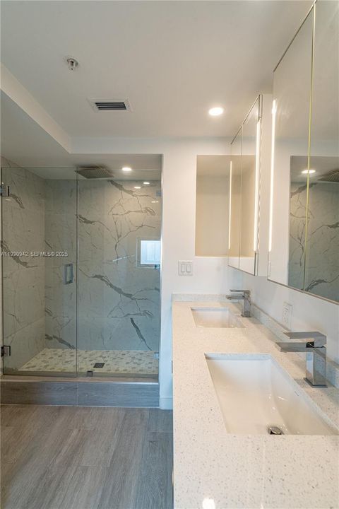 出租: $3,250 (2 贝兹, 2 浴室, 928 平方英尺)