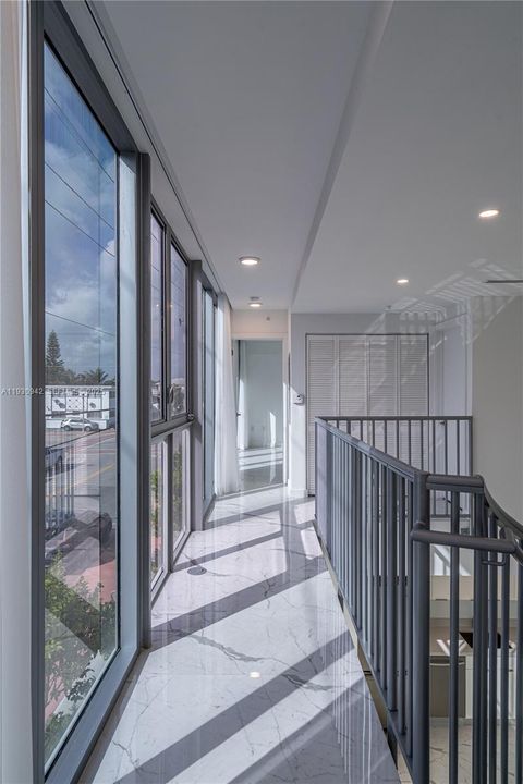 出租: $3,250 (2 贝兹, 2 浴室, 928 平方英尺)