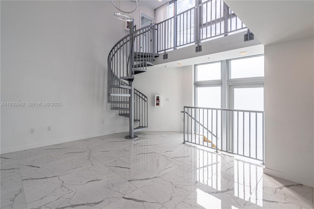 出租: $3,250 (2 贝兹, 2 浴室, 928 平方英尺)