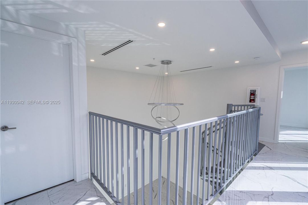 出租: $3,250 (2 贝兹, 2 浴室, 928 平方英尺)