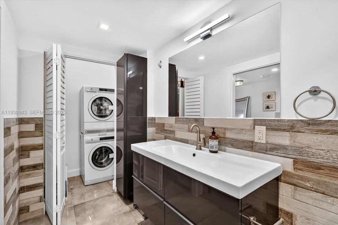 В аренду: $10,000 (0 спален, 1 ванн, 760 Квадратных фут)