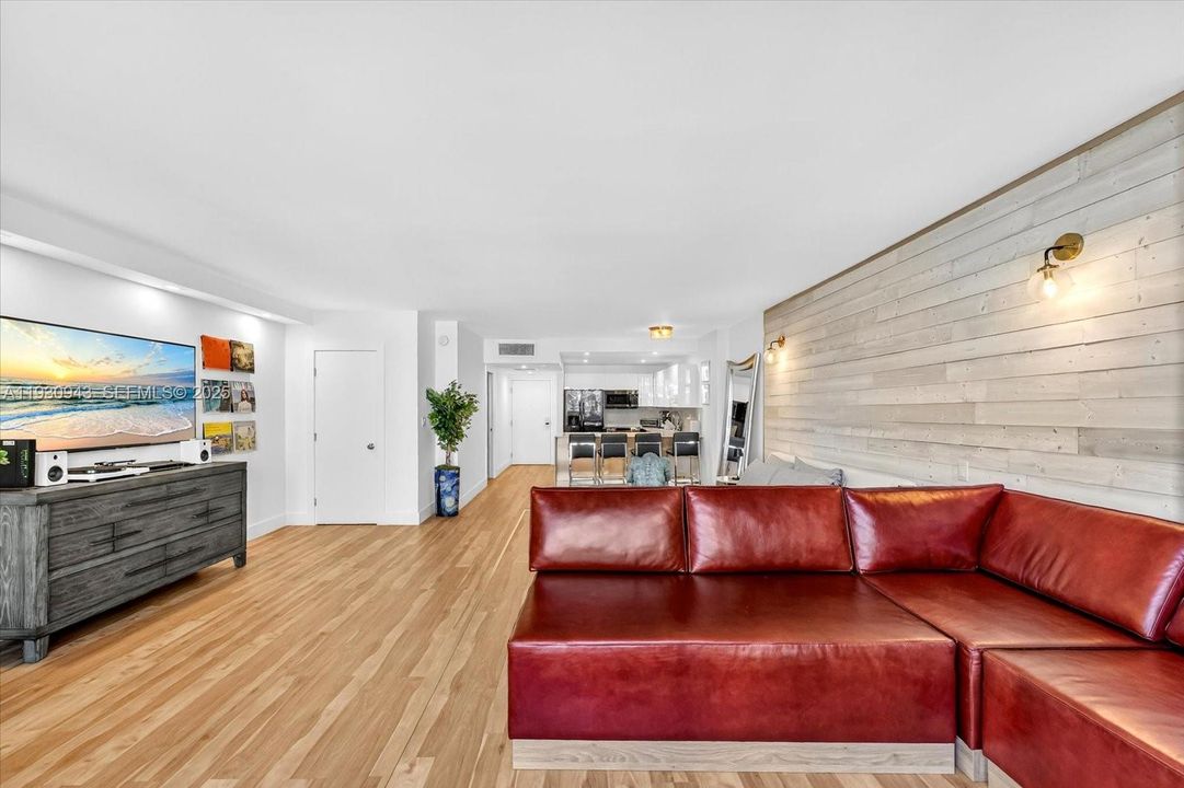 В аренду: $10,000 (0 спален, 1 ванн, 760 Квадратных фут)