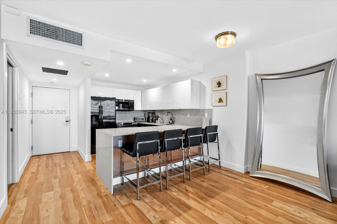 В аренду: $10,000 (0 спален, 1 ванн, 760 Квадратных фут)