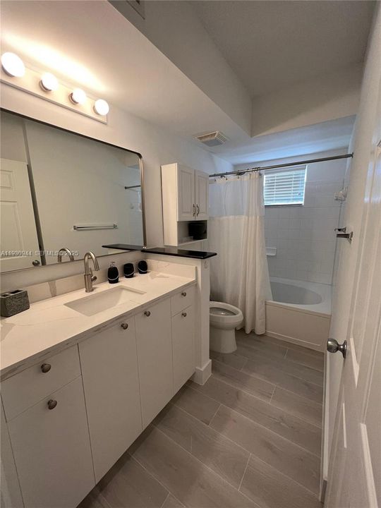 出租: $3,750 (3 贝兹, 2 浴室, 1264 平方英尺)