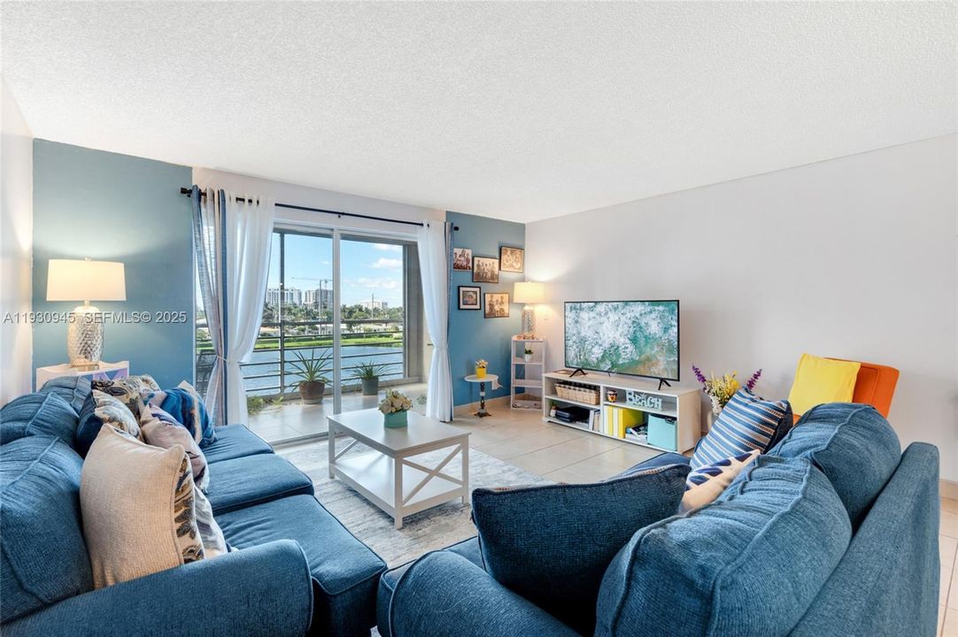 出租: $2,100 (2 贝兹, 2 浴室, 1190 平方英尺)